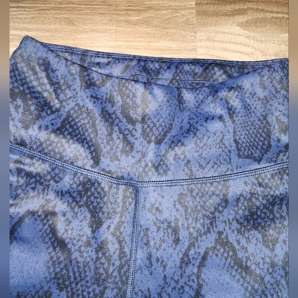 Navy & Black Snakeskin Print Athletic Gym Shorts Size XS NWOT Never Worn - Picture 3 of 3